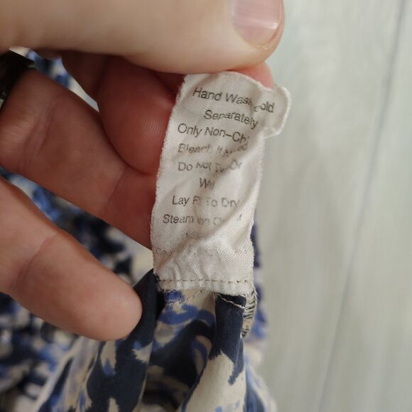 CAbi 100% Silk Blue Animal Print Ruffle Blouse Tank Small - Picture 5 of 7